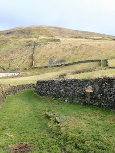 Lane between Castle Farm and Castle Farm House