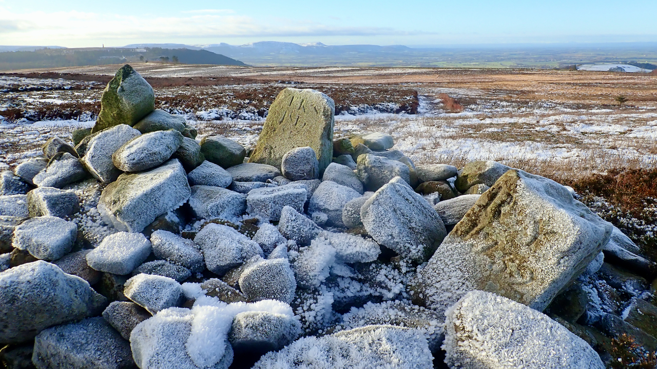 Round cairn on Newton Common, with two boundary stones