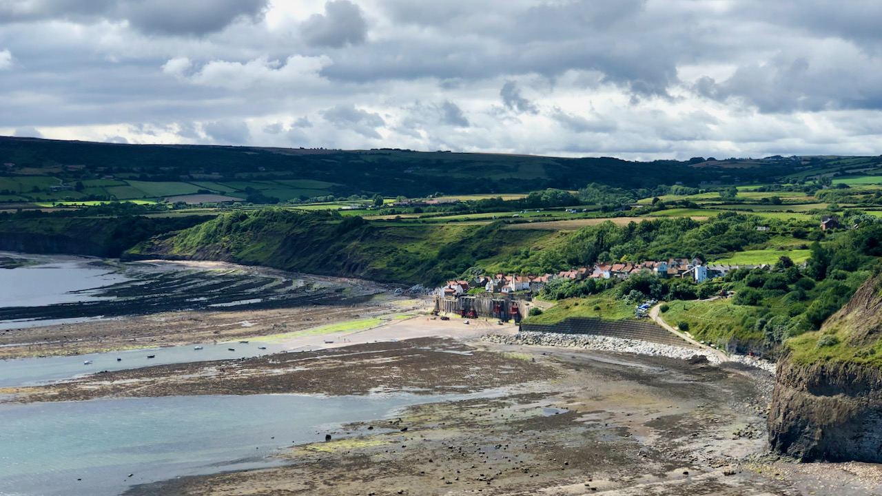 Robin Hood’s Bay and a method of keeping lobsters all year round